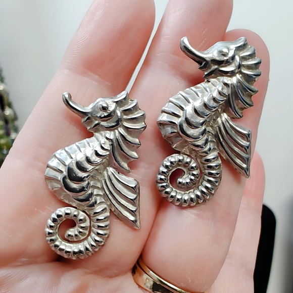 1940's Vintage Mexico Sterling Silver Seahorse Screwback Earrings - Picture 3 of 9